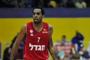 קיצ'ן. טוען שחוזהו לא כובד