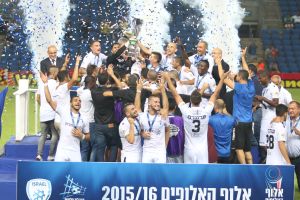 קש חוגגת זכייה בתואר הראשון של העונה