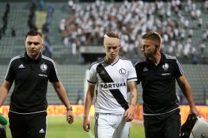 דודא החבוש יורד מהמגרש