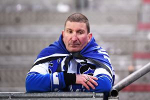 ואיזה מסכנים האוהדים. אוהד המבורג בעוד רגע של תסכול