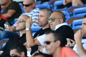 אברמוב (מימין)