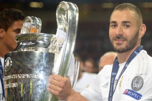 אולי השיקול לאי הכללתו של בנזמה היא עליית מפלגת הימין בצרפת?