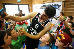 אליהו עם הילדים באפרת