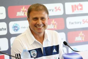 אלישע לוי מחויך. המטרה