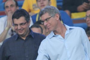 אנגלידיס וגולהאר. בא לסייע