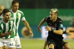 אצילי. מקבל מחמאות