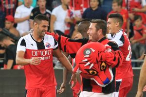 ארבייטמן. בעזרת הקהל נהיה בחלק העליון