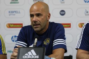 בוס. לא מכובד לדבר עלי ועל אייאקס כרגע