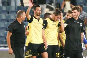 בן שמעון עם השחקנים