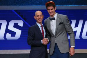 בנדר עם הקומישינר סילבר. בחירה גבוהה במיוחד