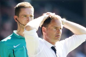 דה בור. מאמן מכבי תא על הקווים במקומו?