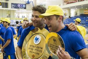 האחים פומרנץ וצלחת האליפות בעונה שעברה