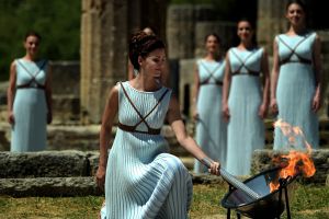 הדלקת האש ביוון