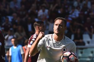 טוטי. עכשיו אני מבין כמה אשתי סבלה כשזרקו אותי מרומא