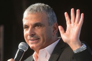 כחלון. נציגו נטש את הישיבה