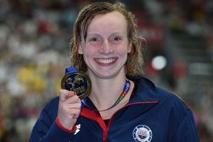 לדקי. שוחה כמו בחור