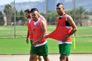 מוגרבי משמאל. מחויך באימון הראשון