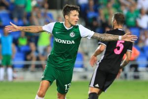 מפנה מקום לעוד זר