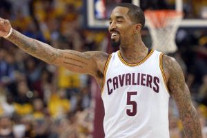 נשאר עם האחים שלו