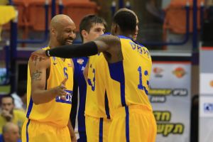 נשמו לרווחה. ווימס וסמית' חוגגים