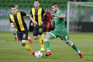 סאשה לוקאס במדי קבוצתו הבולגרית