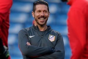 סימאונה מחייך