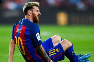 סיפור המשחק. מסי על הדשא אחרי הפציעה