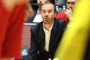 פיאנג'יאני מתחבא ממבוכה