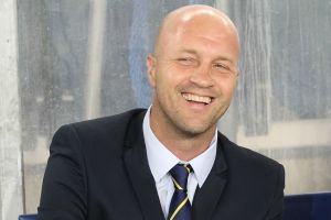 צוחק כל הדרך. קרויף