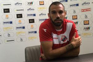 קפילוטו. יודע שאסור לקבוצתו למעוד