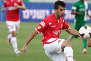 קרוב ללבוש אדום. דגני