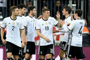 קרוס והחברים חוגגים. גרמניה שיקמה את הכבוד