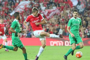 שוינפלד מנסה לאיים על השער