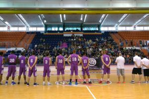 שחקני נהריה מודים לקהל באימון הבכורה