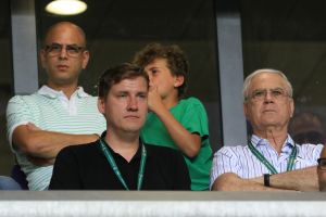 שחר וקרלסן. רק מאמן זר ישמור על חדר הלבשה סטרילי