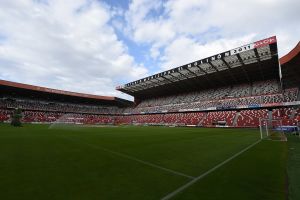 אל מולינון. גם המשחקים האחרים של לה רוחה נערכו באצטדיונים קטנים