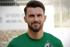 אלושי לראשונה במדים הירוקים