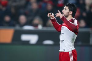 אלמוג כהן חוגג בדרך ייחודית