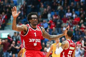 אמארה סטודמאייר. הסתגל לאירופה