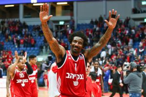 אמארה סטודמאייר. משחק פיזי