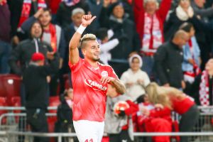 בוזגלו. בש עדיין משלמת את שכרו