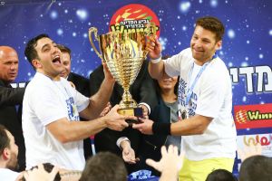 גביע ראשון למכבי תל אביב
