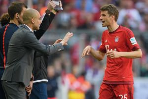 גווארדיולה ומולר בעוד מעידה מול גלדבאך