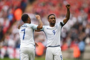 דפו. חוגג בענק בגיל 34