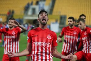 האדומים חוגגים בקש