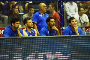 הספסל הצהוב בהלם