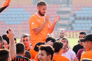 התחיל ברגל ימין בכתום