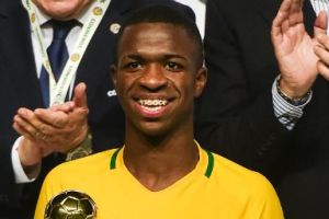 ויניסיוס ג'וניור. בוחר תמיד את ברצלונה בפלייסטיישן