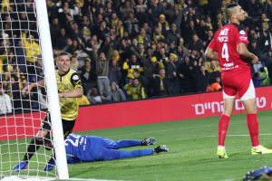 ורד חוגג ליד שחקני רעננה ההמומים