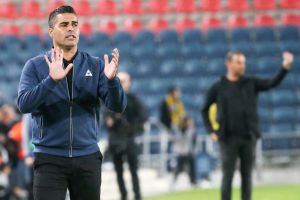 חיים סילבס. שם את ביתר מאחור